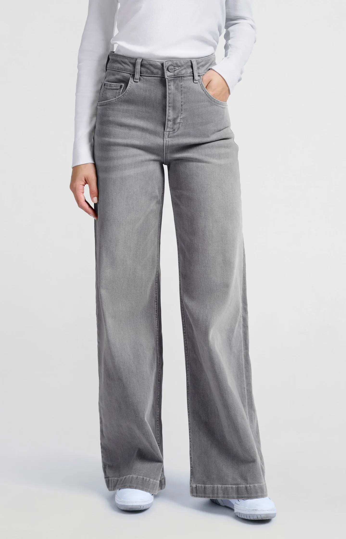 Denim trousers with extra wide legs and high waist - L32